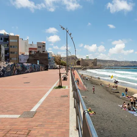 In Palmas Near Playa De Canteras Casa vacanze *
